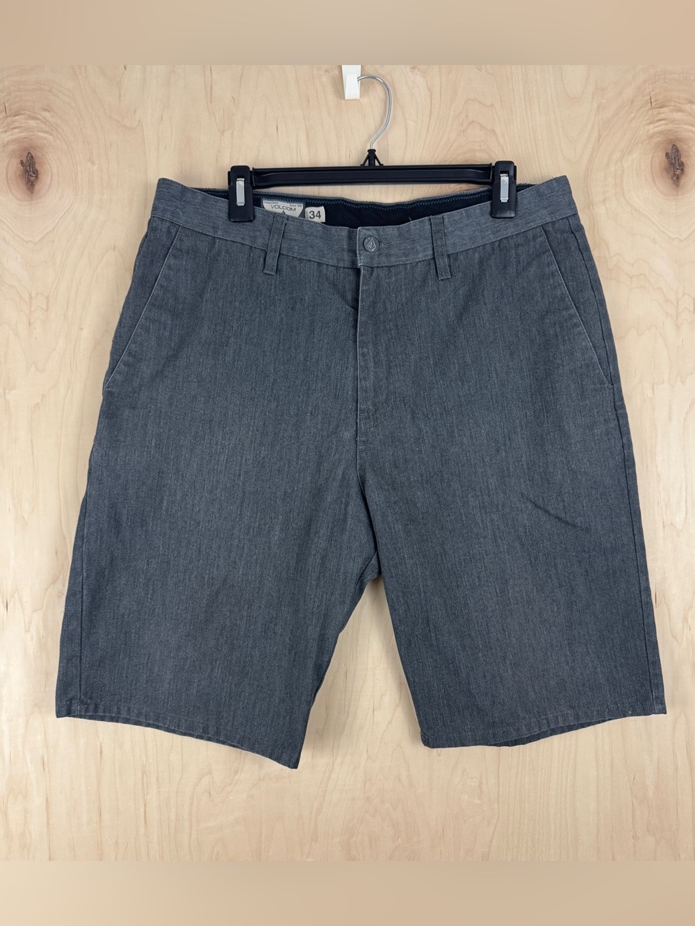 Volcom Men's Charcoal Gray Flat-Front Shorts size 34